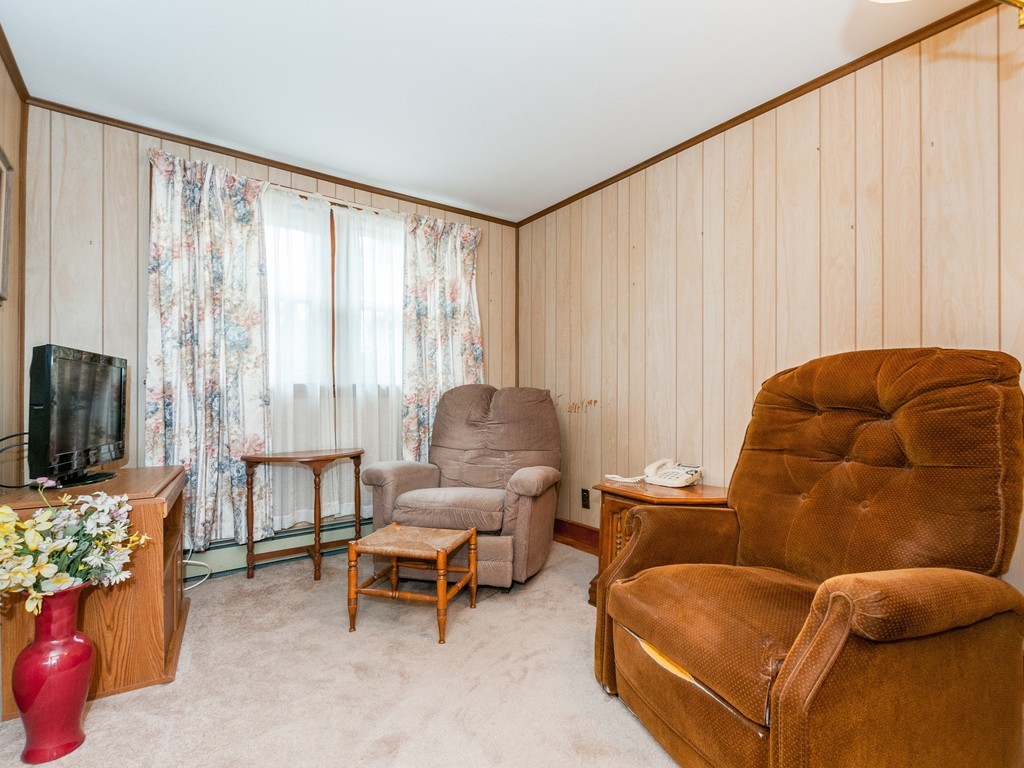 42 Mountain Road Waltham, MA 02451 - Photo 9 of 20 Gallery Image 9