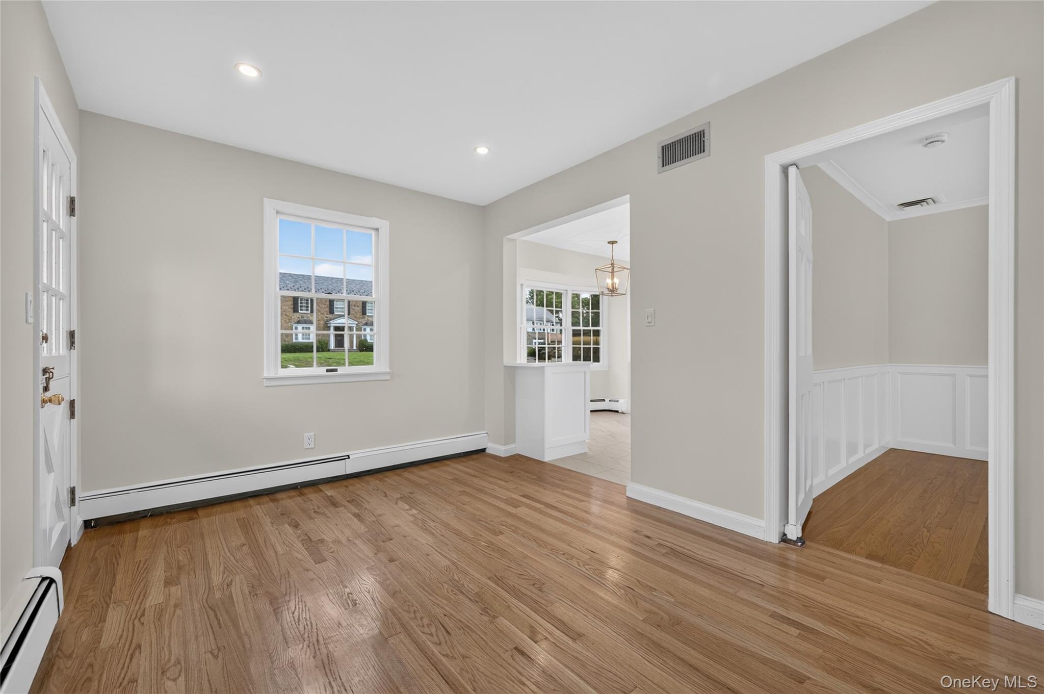 70 Woodedge Road Manhasset, NY 11030 - Photo 8 of 29 Gallery Image 8