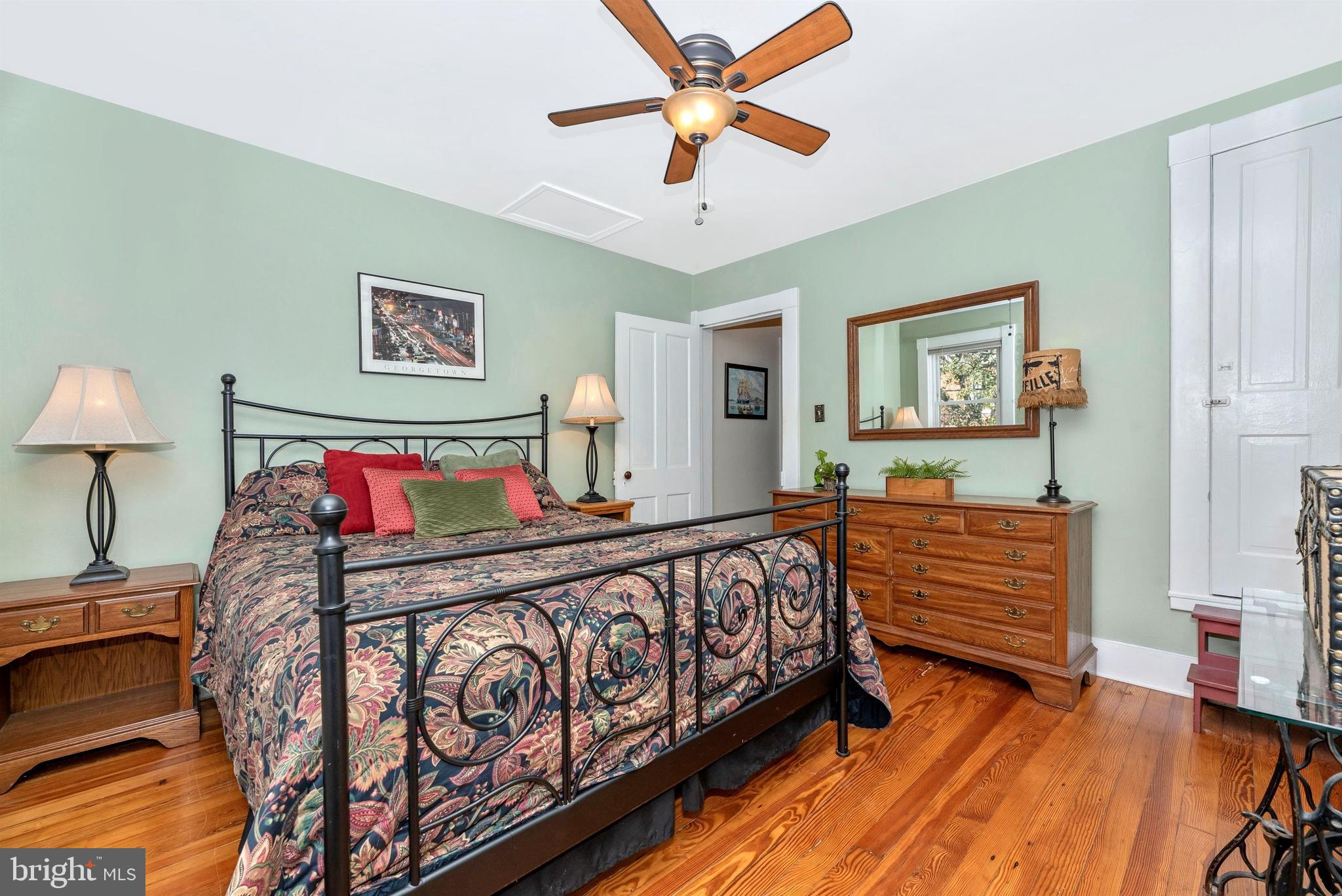 412 West Patrick Street Frederick, MD 21701 - Photo 27 of 36 Updated Ceiling Fan & Step Up Closet