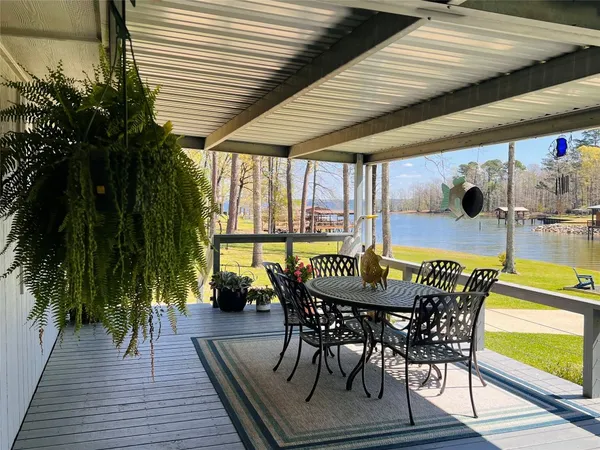 $515,000 | 1776 Lakeshore Drive, Hemphill, TX 75948
