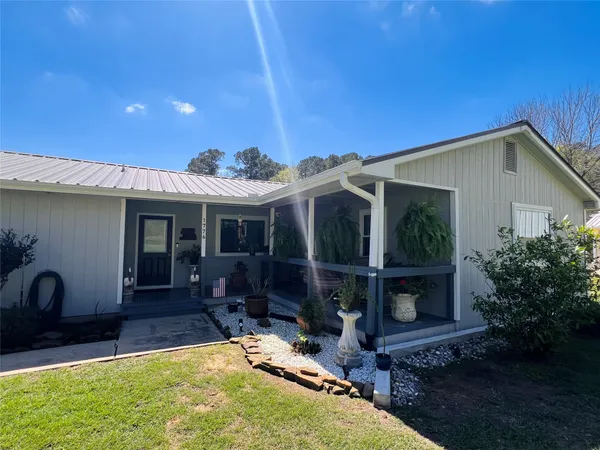 $489,000 | 1776 Lakeshore Drive, Hemphill, TX 75948