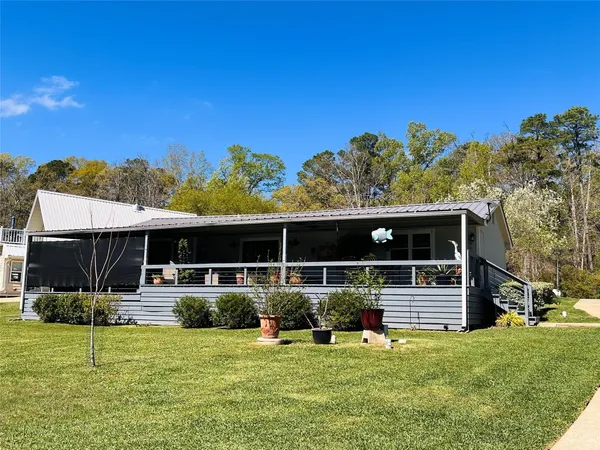 $515,000 | 1776 Lakeshore Drive, Hemphill, TX 75948