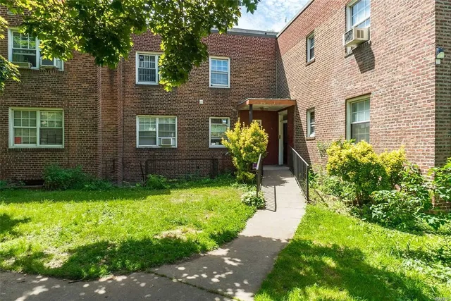 $325,000 | 78-05 Park Drive East, Unit 4B | Kew Gardens Hills