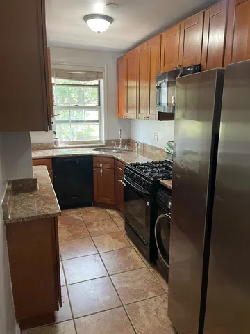 $325,000 | 78-05 Park Drive East, Unit 4B | Kew Gardens Hills