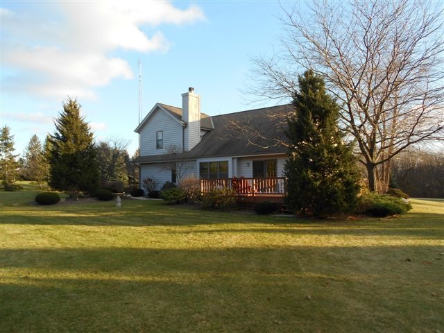 W2934 Lafayette Lane Elkhorn, WI 53121 - Photo 4 of 25