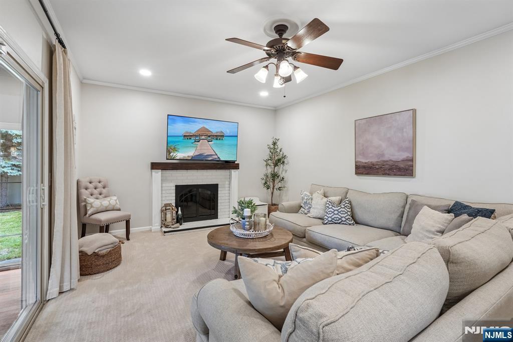 4 Holyoke Road Wayne, NJ 07470 - Photo 9 of 50
