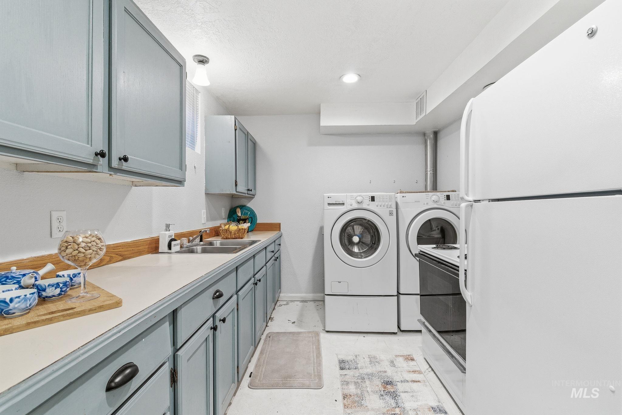 2103 West Bannock Street Boise, ID 83702 - Photo 35 of 49 Laundry area with separate washer and dryer, recessed lighting, and cabinet space
