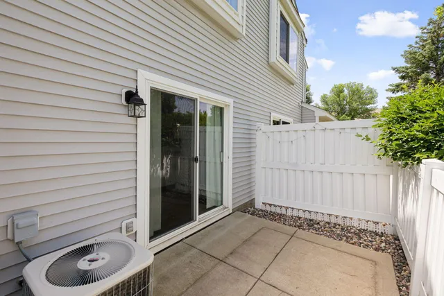 $253,000 | 2732 Wagon Wheel Curve, Chaska, MN 55318