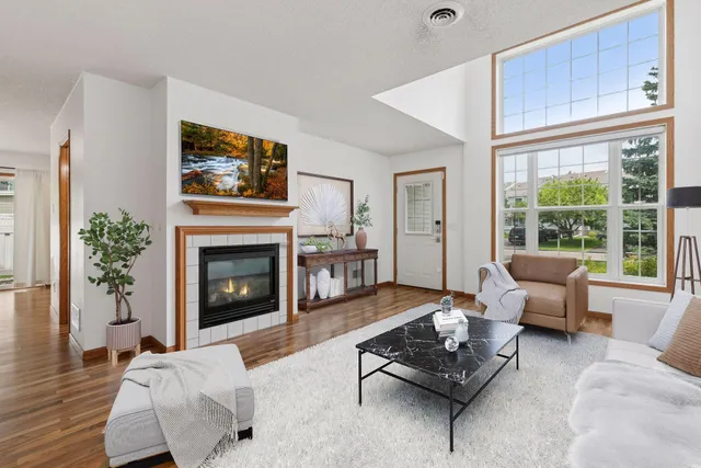 $253,000 | 2732 Wagon Wheel Curve, Chaska, MN 55318