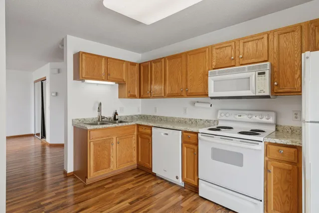 $253,000 | 2732 Wagon Wheel Curve, Chaska, MN 55318