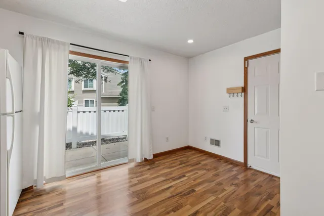 $253,000 | 2732 Wagon Wheel Curve, Chaska, MN 55318