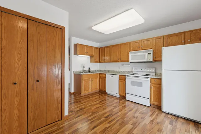 $253,000 | 2732 Wagon Wheel Curve, Chaska, MN 55318