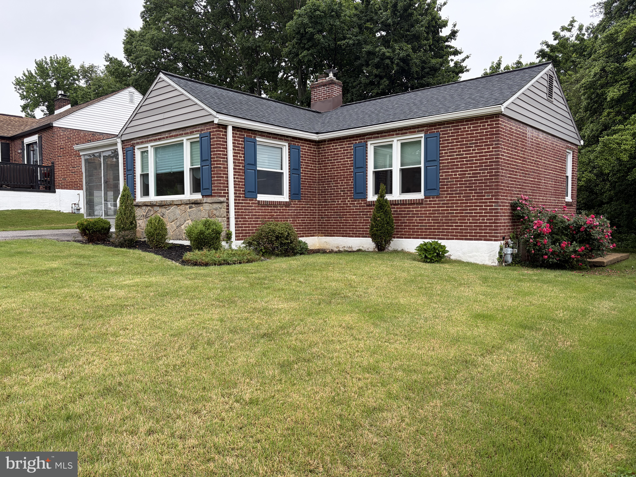 Great curb appeal!