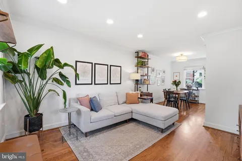 $825,000 | 11 East Mason Avenue, Alexandria, VA 22301