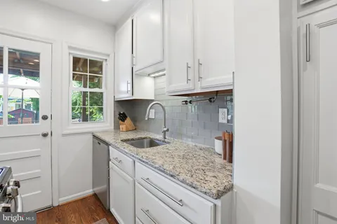 $825,000 | 11 East Mason Avenue, Alexandria, VA 22301