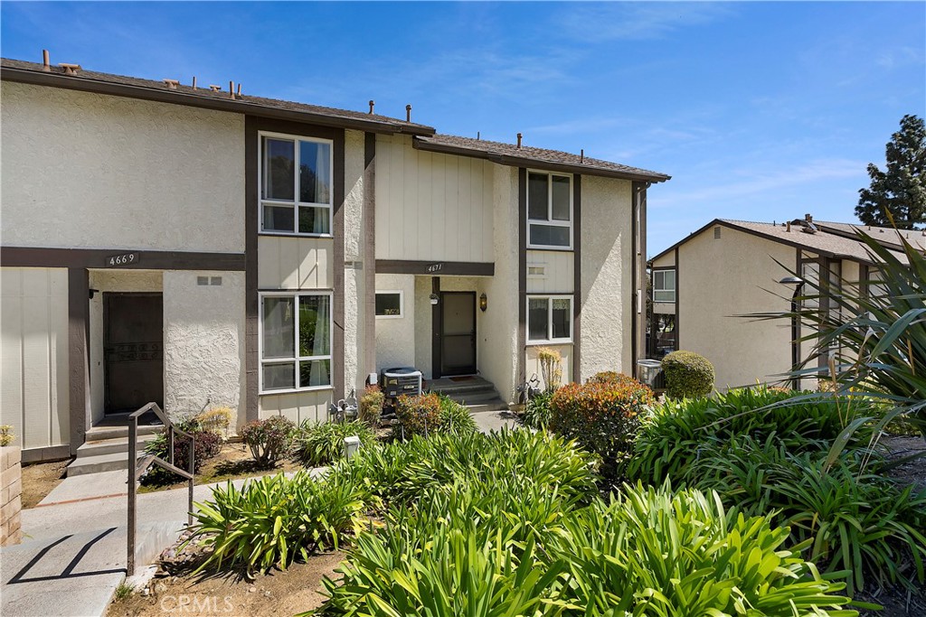 a house view with a outdoor space