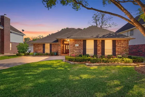 $379,900 | 2605 Hampton Springs Drive, Seabrook, TX 77586