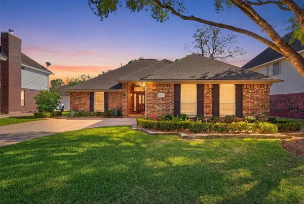 $379,900 | 2605 Hampton Springs Drive, Seabrook, TX 77586