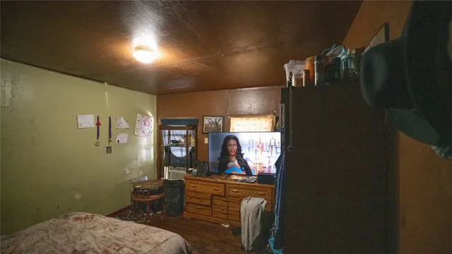 a view of a livingroom with furniture and windows