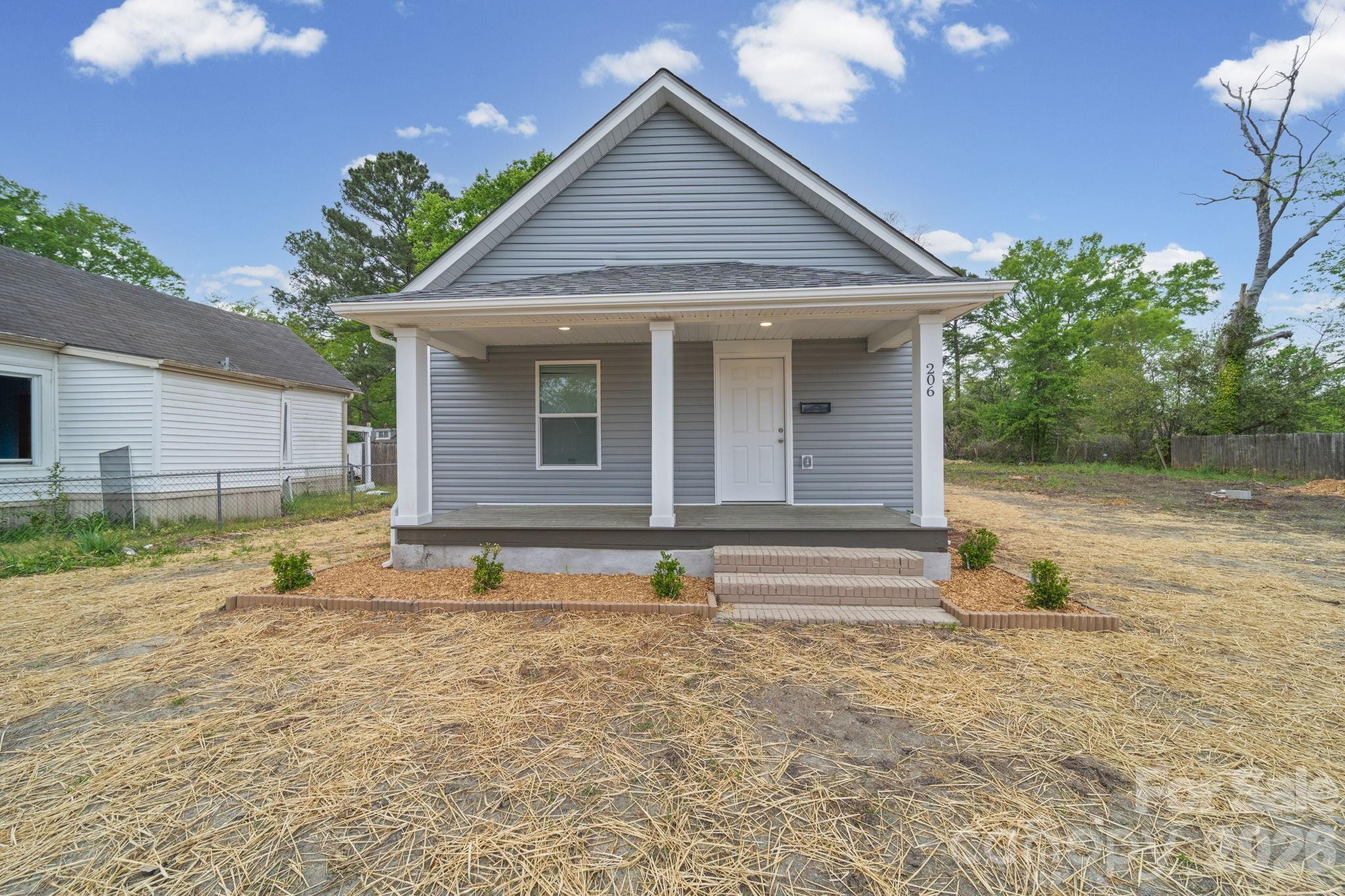 206 Legrand Cheraw, SC 29520 - Photo 1 of 33 Gallery Image 1