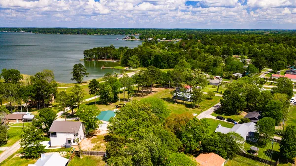 a picture of lake view