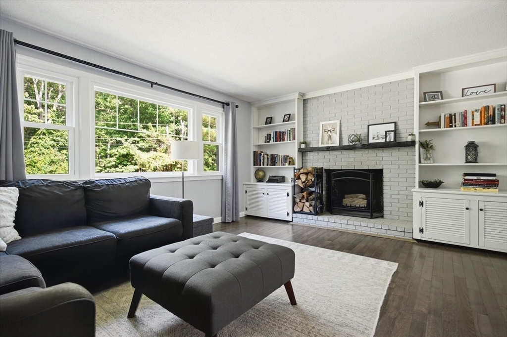 10 Buttonwood Road Amesbury, MA 01913 - Photo 4 of 37
