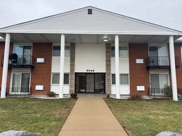 $159,000 | 9546 Dee Road, Unit 1F, Des Plaines, IL 60016