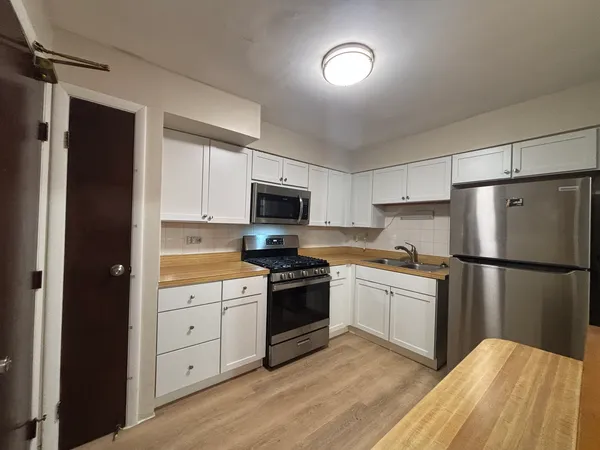 $159,000 | 9546 Dee Road, Unit 1F, Des Plaines, IL 60016