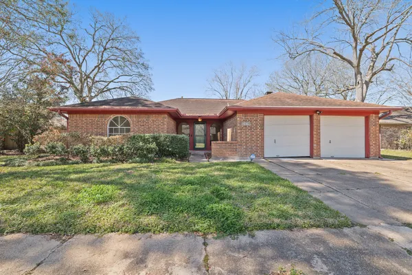 $2,100 | 2310 Anthony Lane, Pearland, TX 77581
