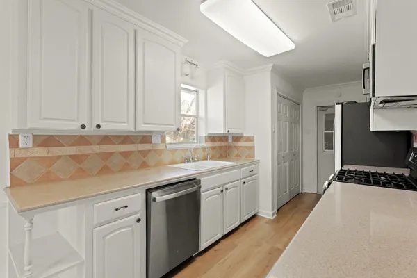 $2,100 | 2310 Anthony Lane, Pearland, TX 77581