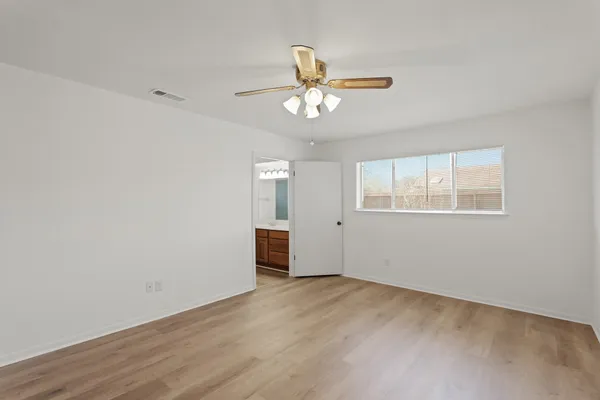 $2,100 | 2310 Anthony Lane, Pearland, TX 77581