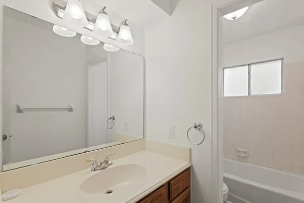 $2,100 | 2310 Anthony Lane, Pearland, TX 77581