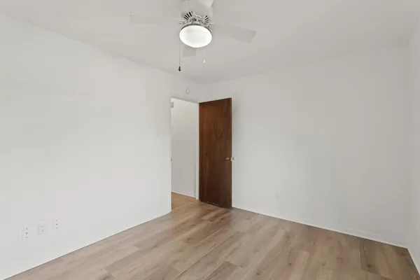 $2,100 | 2310 Anthony Lane, Pearland, TX 77581