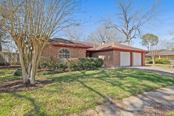 $2,100 | 2310 Anthony Lane, Pearland, TX 77581