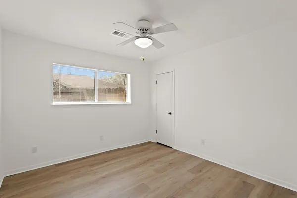 $2,100 | 2310 Anthony Lane, Pearland, TX 77581