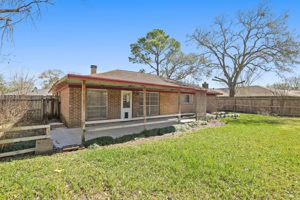 $2,100 | 2310 Anthony Lane, Pearland, TX 77581