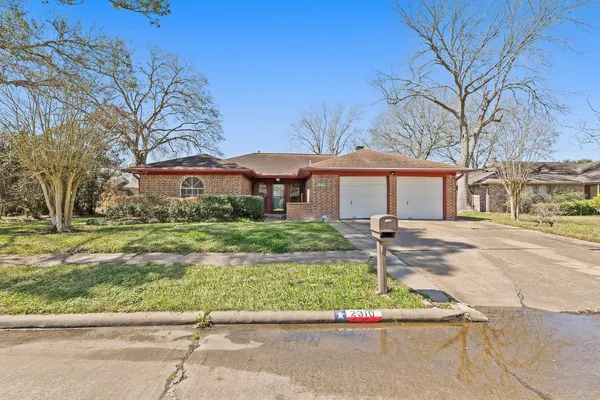 $2,100 | 2310 Anthony Lane, Pearland, TX 77581