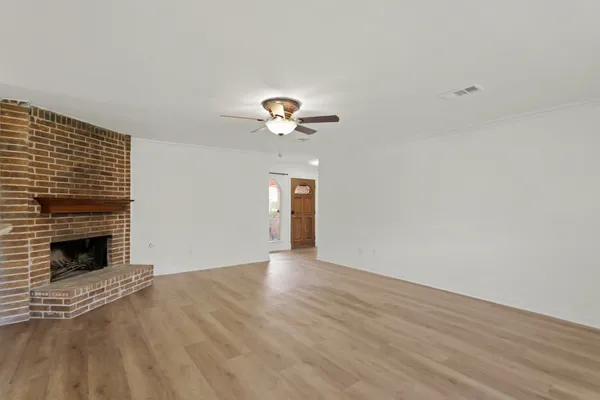 $2,100 | 2310 Anthony Lane, Pearland, TX 77581