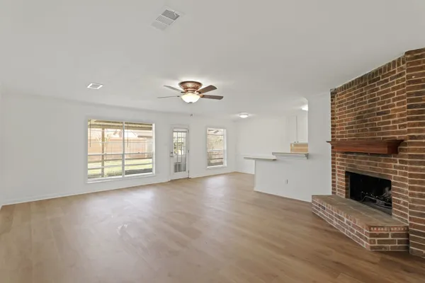 $2,100 | 2310 Anthony Lane, Pearland, TX 77581