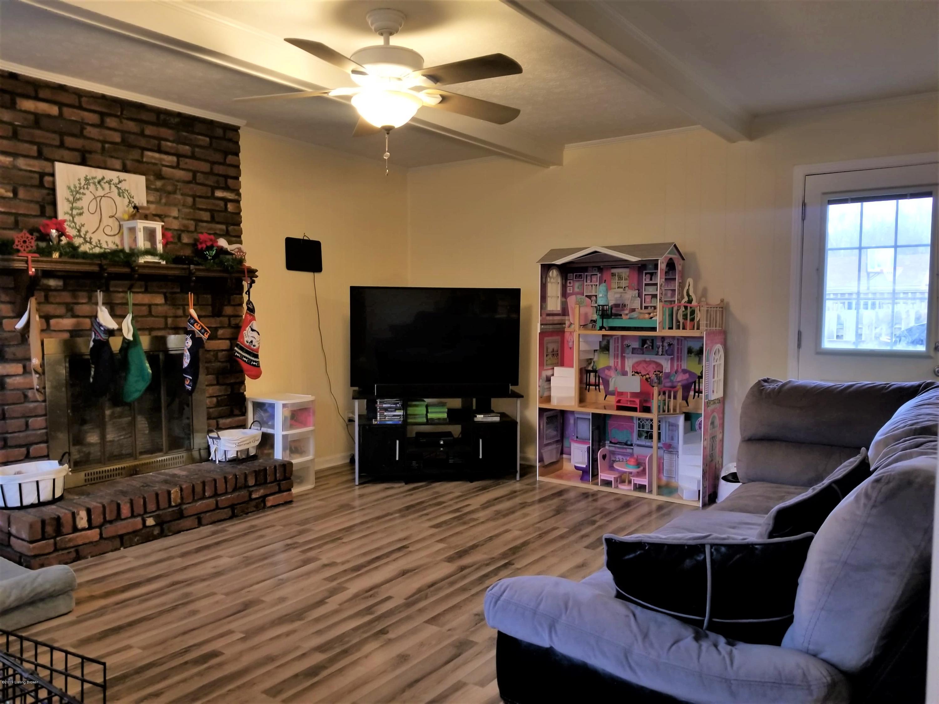 3615 Cutler Road Louisville, KY 40219 - Photo 11 of 30 living room2