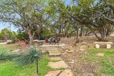 a view of yard with trees