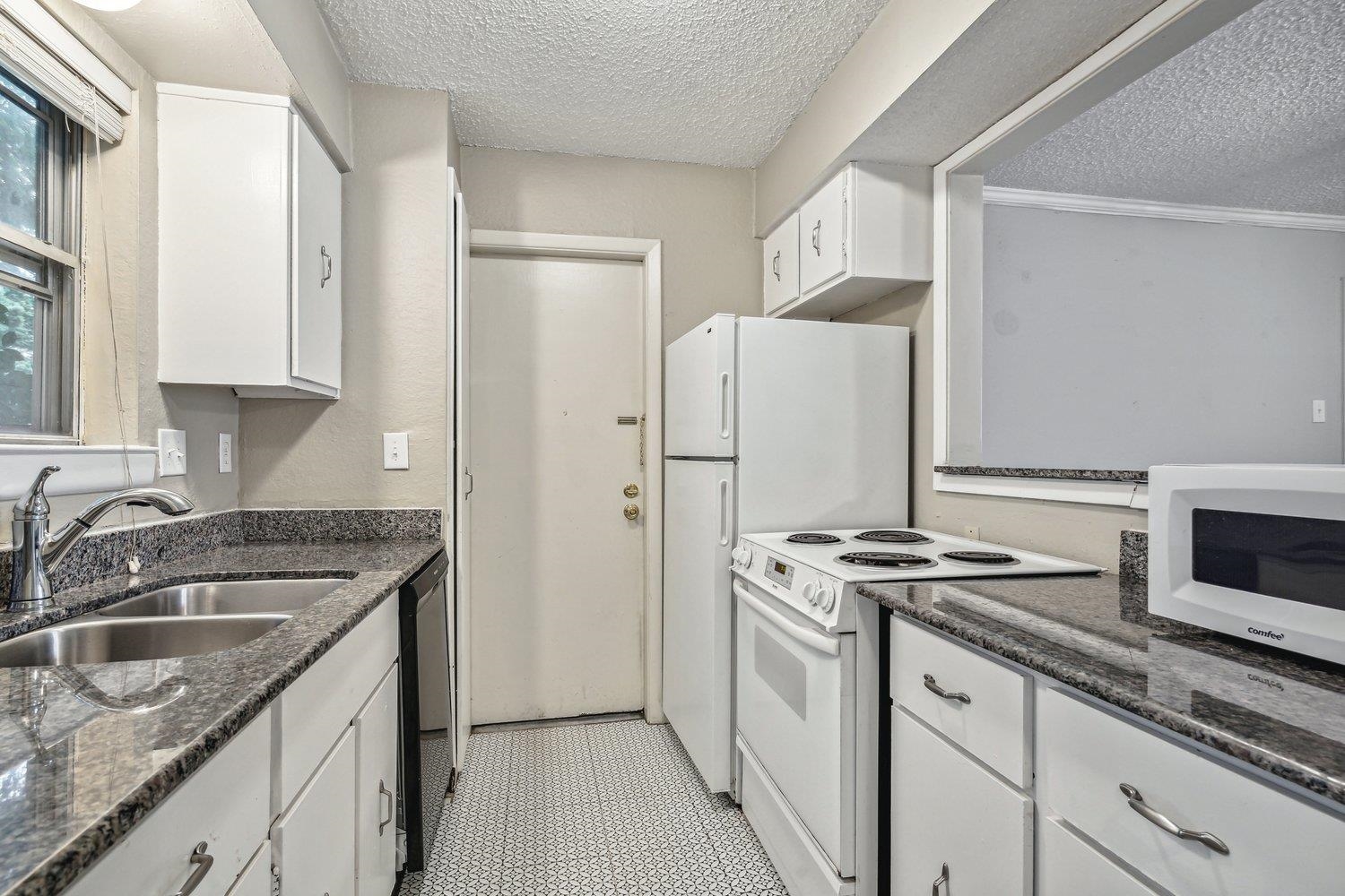 1701 Ridge Oak Place, Unit 4 Memphis, TN 38120 - Photo 5 of 21 a kitchen with stainless steel appliances granite countertop a sink stove and refrigerator