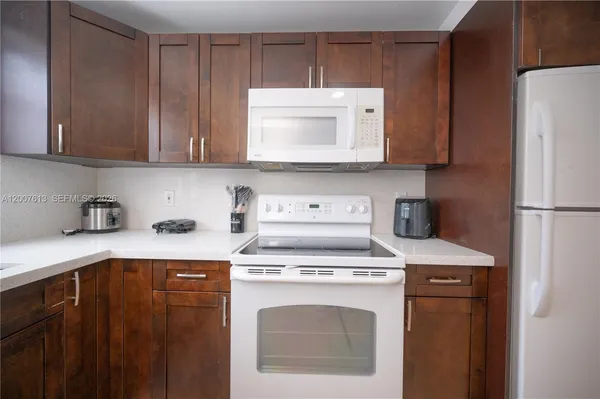 $2,850 | 500 Northeast 26th Street, Unit 2C, Miami, FL 33137