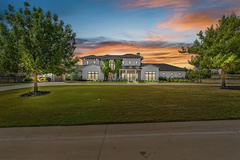 a view of building with outdoor space