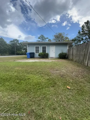 $1,200 | 30 East Drive, Jacksonville, NC 28546