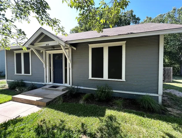 $1,675 | 810 Cecelia Street, Taylor, TX 76574