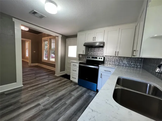 $1,675 | 810 Cecelia Street, Taylor, TX 76574