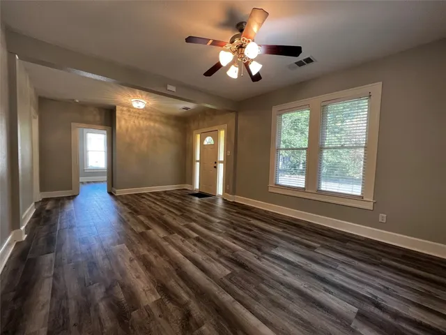 $1,675 | 810 Cecelia Street, Taylor, TX 76574