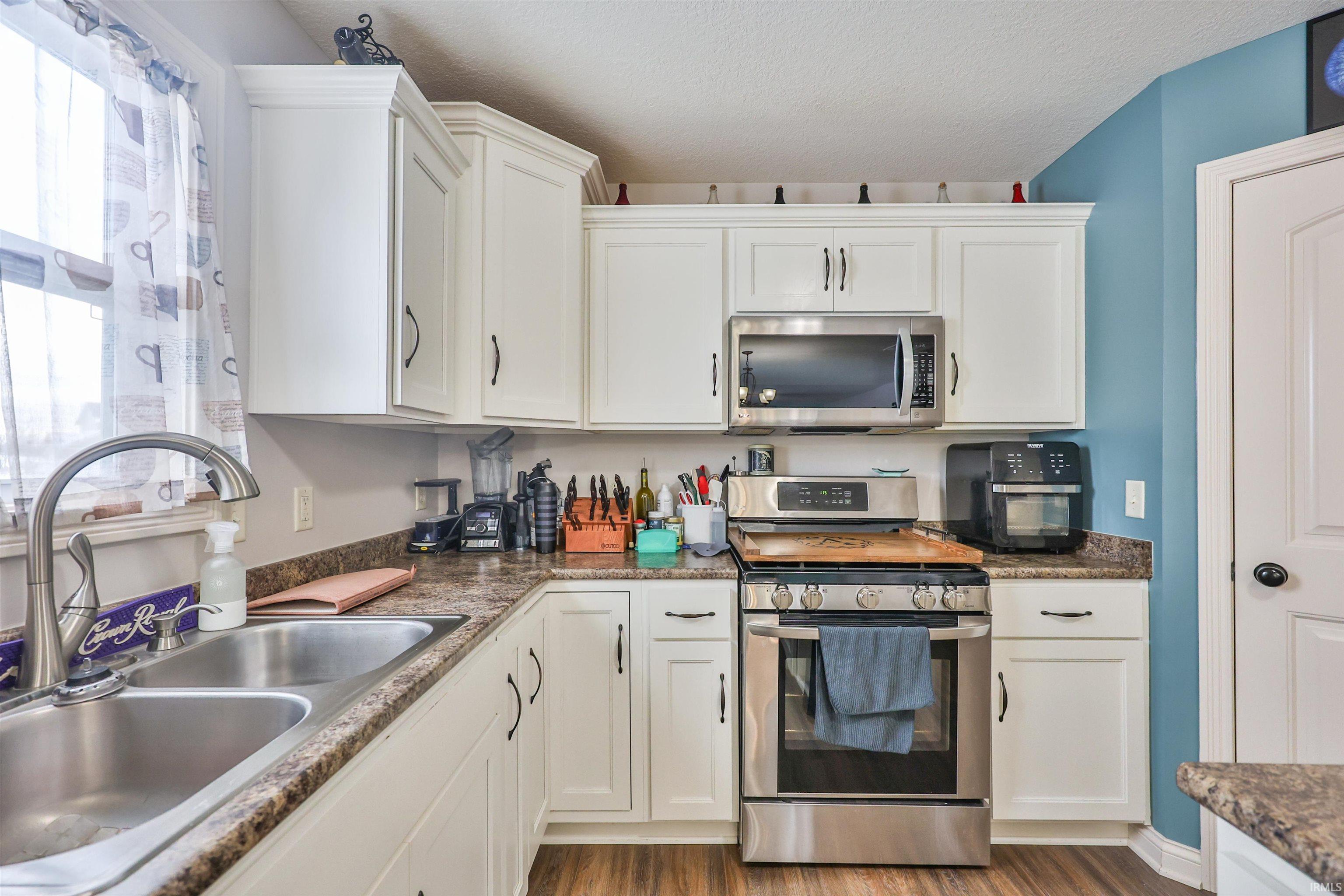 1435 Breckenridge Pass Fort Wayne, IN 46845 - Photo 8 of 19