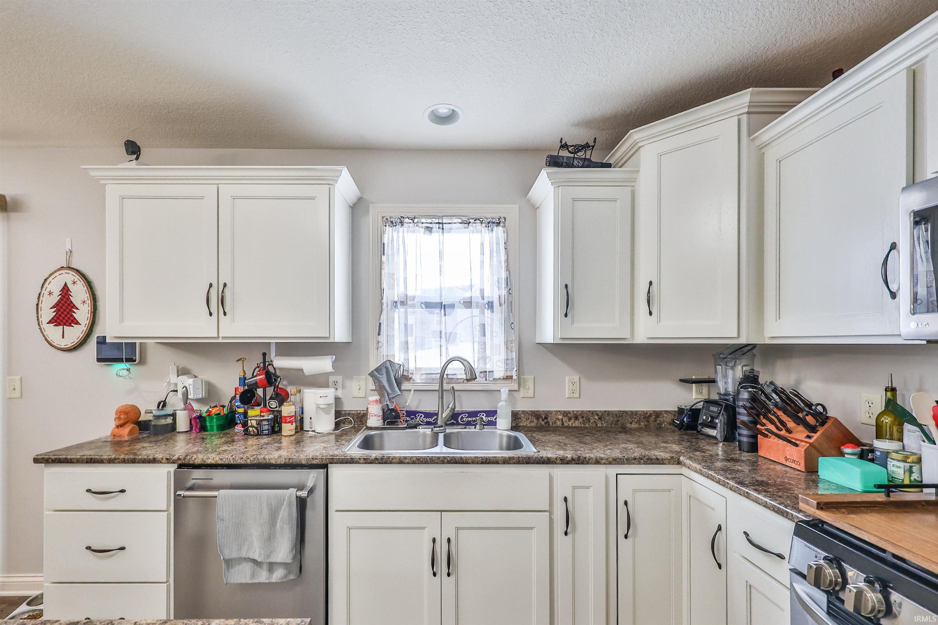 1435 Breckenridge Pass Fort Wayne, IN 46845 - Photo 9 of 19